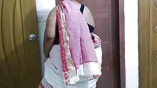 (Jabardasti Chudai) Ghar Ki Safai Ke Dauran Padosi Aunty Ne Uske Sath Choda Chudi - Clear Hindi Audio