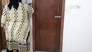 (Indian Maid Ki Jabardast Chudai Malik) Tamil Maid Fucked By Owner While Cleaning House - Huge Ass Cum