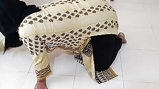 Punjab Muslim Hot Aunty Was Cleaning The House When Neighbor Boy Saw Her And Fucked - Desi Sex
