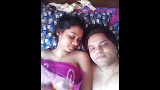 Indian Couple Honeymoon Sex Video in Hindi