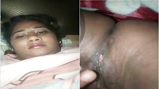 Today&rsquo;s Exclusive - Horny Desi Girl Showing Her Boobs&hellip;